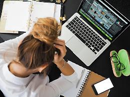 Lavoro tossico, un killer silenzioso: lo stress professionale accorcia la vita più del fumo