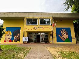 Un murale colorato celebra l'inclusione alla scuola Diego Valeri di Mogliano Veneto