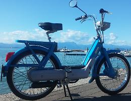 Vicenza, nostalgia a due tempi: in Riviera Berica sfilano 80 Piaggio Ciao
