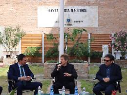 Ospite d'eccezione al carcere di Venezia: Willem Dafoe incontra i detenuti