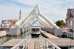 Salone Nautico di Venezia, svelato il primo vaporetto ibrido: rivoluzione green nei canali della città