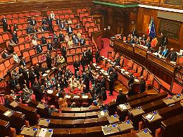 Politica, la maggioranza in Senato approva il decreto "sicurezza"