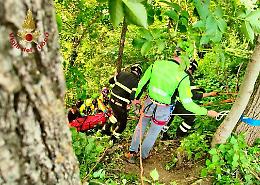 Scivola nel bosco a 97 anni: salvato dai Vigili del Fuoco e dal Soccorso Alpino