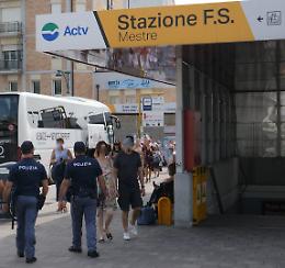 Borseggiatrice arrestata a Mestre per furto aggravato, il marito allontanato con foglio di via