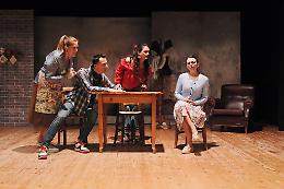 Al via “Teatro in Giardino 2025” con la compagnia Gli Incompiuti e una pungente commedia di Aldo Nicolaj