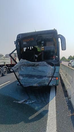 Autobus Atvo tampona un camion nei pressi di Portogruaro