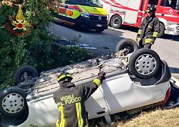 Auto si ribalta sulla SR515 a Noale: donna trasportata in ospedale