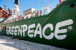 Greenpeace porta la Arctic Sunrise a Venezia: tappa simbolo contro la crisi climatica