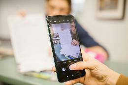 Stop agli smartphone in classe: arriva il divieto ufficiale del Ministero