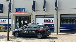 Assalto notturno al Trony di Montagnana: ladri sfondano l’ingresso con un’auto rubata
