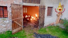 Fiamme a Farra d’Alpago: brucia un deposito attrezzi, salvata l’abitazione vicina