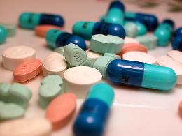 Politerapie farmacologiche, in crescita l’uso eccessivo di farmaci negli anziani: il 30% degli over 65 assume più di 10 medicinali al giorno