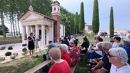 Taglio del nastro per il capitello restaurato a Fossalta 