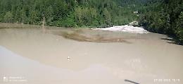 Cadore, frana trascina cisterna e contamina il torrente Boite