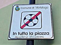 Martellago, divieto di gioco a pallone in piazza, polemica in città