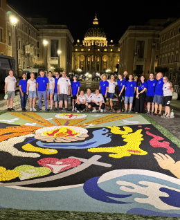 All'infiorata di Roma i volontari di Noale si impongono con una grafica moderna