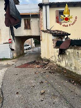 Maltempo nel Trevigiano, raffiche di vento scatenano il caos: 25 interventi dei Vigili del Fuoco