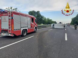 Paura sull’A27, furgone si ribalta: sei feriti trasportati in ospedale