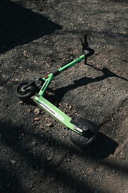 Scontro tra auto e monopattino a Colle Umberto: 32enne grave in ospedale