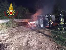Furgone in fiamme all’alba a Paese, evitato il peggio dai Vigili del Fuoco