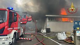 Cordignano: incendio devastante in un capannone industriale alle prime luci dell'alba