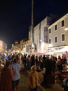 La notte di Noale si fa Rosa con lo shopping e gli spettacoli sotto le stelle