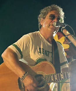 Rosolina- Una chitarra, una voce, e il cuore di Albarella batte più forte