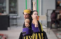 A Moniego di Noale va di scena il Teatro Improbabile, acrobazie e comicità in piazza