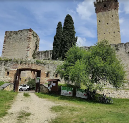  Teatro sotto le stelle a Montorio: risate e mistero con “Il delitto di via dell’Orsina”