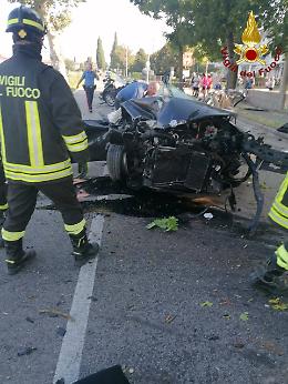Motta di Livenza, fuga all’alba finisce in tragedia: muore 23enne schiantatosi contro un platano