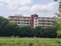 Montegrotto Terme vara un'ordinanza straordinaria per fermare le occupazioni all’ex Hotel Imperial