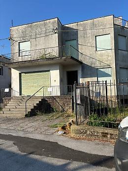 Legnaro. Partiti i lavori di demolizione e ricostruzione dell'ex Casa Focherini. Sarà la "Farmacia della carità"