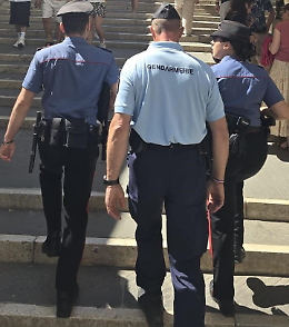 Venezia, pattugliamenti internazionali tra i turisti: forze dell’ordine straniere affiancano i Carabinieri