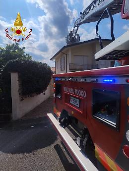Montebelluna, incendio ai pannelli fotovoltaici sul tetto di una casa
