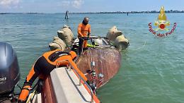 Prosegue a Venezia il recupero delle imbarcazioni affondate dopo la notte del Redentore