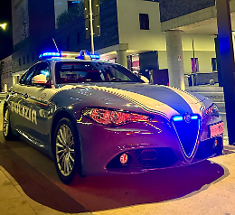 Venezia, aggredisce gli agenti durante il trasferimento: arrestato ed espulso