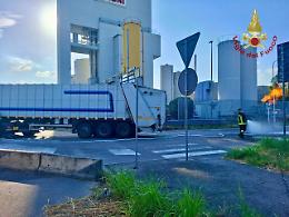 Scontro in zona industriale a Padova: coinvolti un camion a GNL, una Ferrari e una Yaris