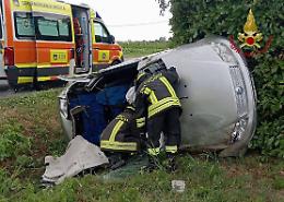 Incidente sulla SS14 a Portogruaro: auto finisce nel fossato, conducente ferito