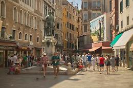 Borseggi in aumento a Venezia: centro storico invaso da ladri, l’allarme dei residenti