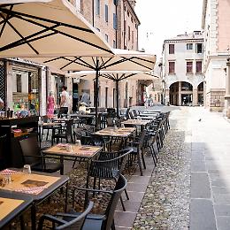 Furto notturno in centro a Padova: colpita la pizzeria "Passando per Roma"