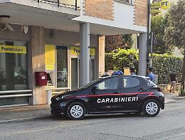 Tenta di ottenere una carta prepagata con un documento falso: arrestata 35enne