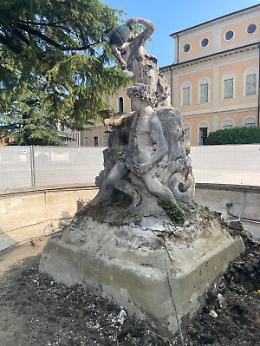 La fontana di Bacco e Arianna torna a splendere grazie a un intervento straordinario