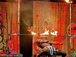 Acrobazie, colori e musica africana: lo spettacolo "Sawa sawa" incanta Crespino