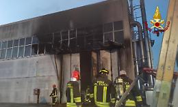 Breganze: capannone di materie plastiche in fiamme, intervento urgente dei Vigili del Fuoco