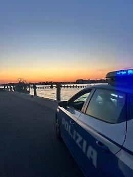 Ubriaco sulla spiaggia pubblica, molesta i clienti dei bagni privati: arresto a Sottomarina
