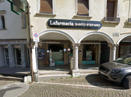 Detenuto in libertà vigilata mette in ostaggio il farmacista e un cliente: voleva gli antidolorifici