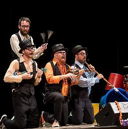 Gran finale per il Teatro delle Regioni: al Chiostro degli Olivetani arriva lo spettacolo “ToyBoys” degli Jashgawronsky Brothers