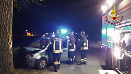 Altavilla Vicentina, incidente stradale: auto sbanda e si schianta contro un albero