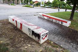Condanna per l’atto vandalico alle panchine di via Enrico Fermi