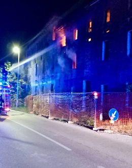 Fiamme nella notte a Giussago: incendio in edificio abbandonato